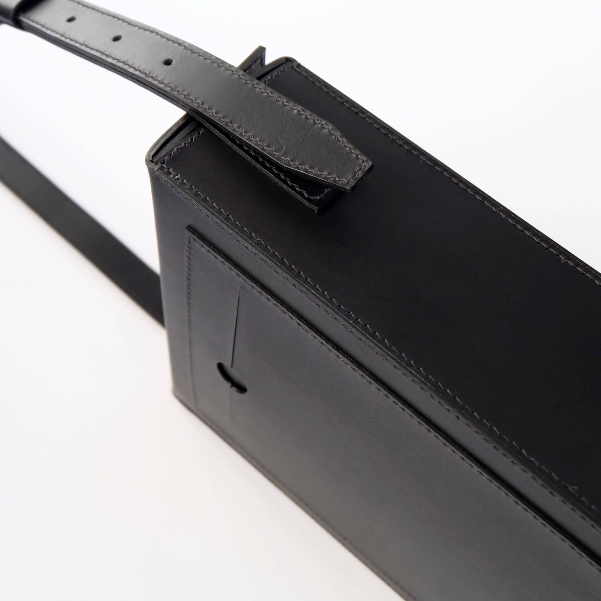 150 Vertical Box Bag in Black Calfskin Leather | CLASH BAGS