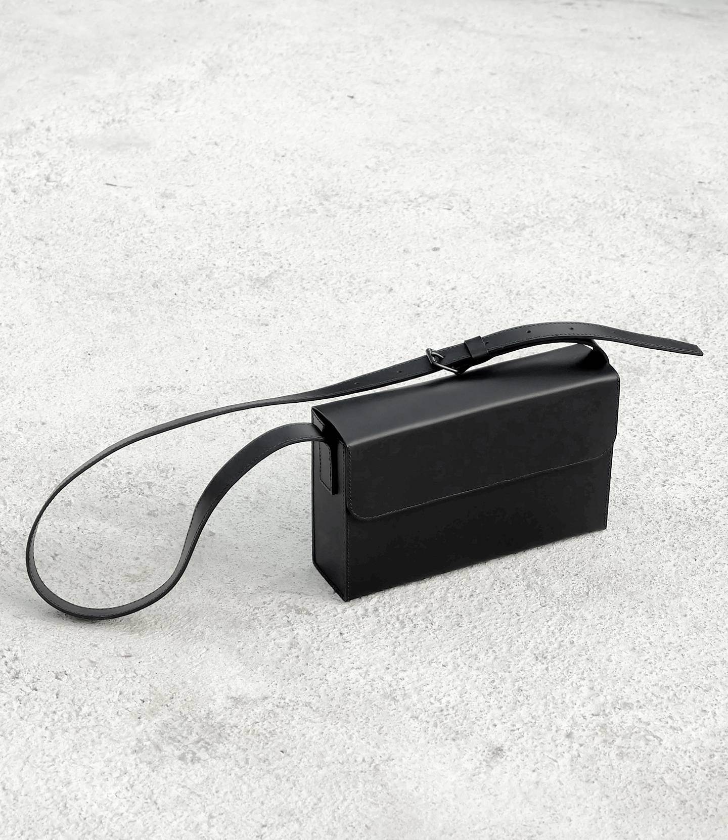 L151-Horizontal-Box-Bag-Calfskin-Leather-01⎮CLASH BAGS